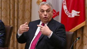 Rejtett üzenet? – Titokzatos karkötővel a csuklóján jelent meg Orbán Viktor Washingtonban