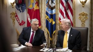 A kutyák szaladnak, az urak maradnak – az Orbán–Trump–MAGA-tengelyről