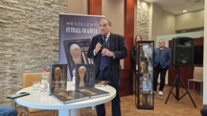 Lebilincsel Hegyi Iván remekműve, ezt olvasva még a metróról is elfelejt leszállni az ember