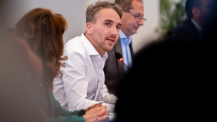 Új párt indulhat a választáson, Magyar Péter és a Momentum rögtön nekiesett a kezdeményezőnek