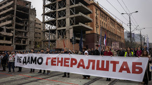 Több ezren tiltakoznak Belgrádban Donald Trump szállodakomplexuma ellen