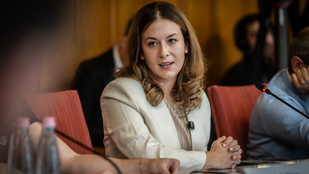 Óriási balhé az ellenzéki oldalon, Cseh Katalint kizárják pártjából