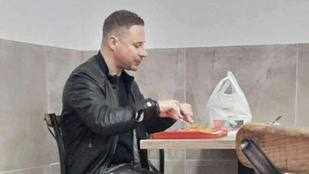 Hadházy Ákos szerint egy siófoki étteremben fotózták le a házi őrizetben lévő Schadl Györgyöt