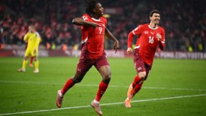 Svájc a vb-szereplés küszöbén, a bosnyákok életben tartották esélyeiket az egyenes ági kijutásra