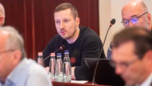 Kiborult Terézváros polgármestere, ordibálást és utcára vizelést emleget az egyik szórakozóhely előtt