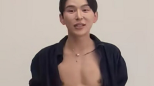 Íme a kínai influenszer, aki több ezer injekcióval érte el a tökéletes kockahasat