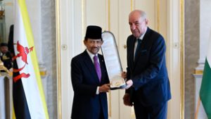Magyar Érdemrend nagykeresztet kapott Sulyok Tamástól a brunei szultán