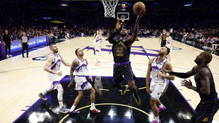 Ki a király? LeBron James győzelemmel kezdte a rekordot jelentő 23. szezonját