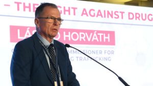 Elmondta a kormánybiztos, mi a különbség az alkoholfogyasztás és a drogfogyasztás között