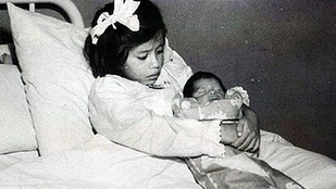 Még mindig megoldatlan a legfiatalabb édesanya rejtélye, aki ötévesen szült