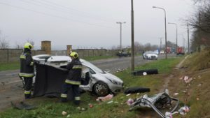 Egy 25 éves nő vesztette életét az aszódi balesetben, a karambolt okozó sofőr kiugrott az autóból, és elmenekült