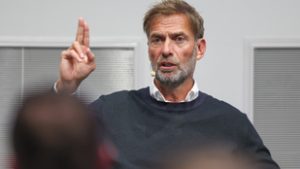 Hiába cáfolták, mégis a legenda válthatja beugróként Arne Slotot a Liverpool kispadján