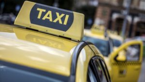 Félelmetes jelentések születnek, már a parlament is a taxiskáoszról beszél