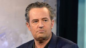 Kemény büntetést kapott Matthew Perry orvosa, akinek durván nekimentek a színész szülei