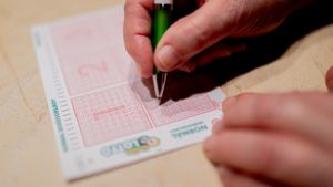 Órákon belül kiderül, elviszik-e minden idők legnagyobb lottónyereményét