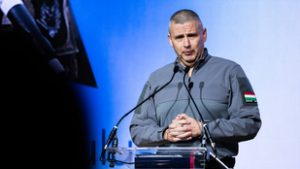 Szabálysértési eljárás indult Ruszin-Szendi Romulusz ellen fegyverviselése miatt