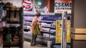 Ma még beszerezhető a pezsgő és a virsli – így alakul az üzletek nyitvatartása szilveszterkor és újévkor