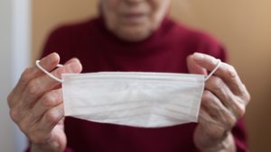 Kötelező maszkviselést és részleges látogatási tilalmat vezetnek be hétfőtől a veszprémi kórházban