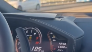 Facebook-videóval henceg a Lambóval repesztő sofőr, aki versenypályának nézte az Árpád hidat