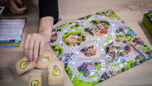 Különleges társasjátékot fejlesztett a diplomáciai protokollszakértő