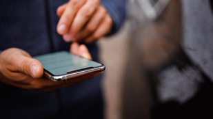 Kémprogramok célkeresztjébe kerülhet, ha nem frissíti a telefonját