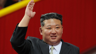 Őrült kövér kölyöknek nevezték, de Kim Dzsongun kegyetlen stratégaként irányítja országát