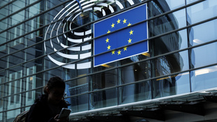Bepanaszolta a Fidesz az Európai Parlamentet annak közösségi médiás tartalmai miatt