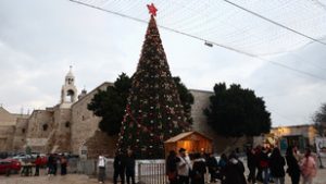 Két év háború után ismét karácsonyfát állíthattak Betlehemben