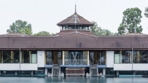 Lebontják a hévízi tófürdő ikonikus központi fürdőházát