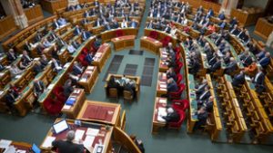 Nagykoalíció jött létre a kormány és Karácsony Gergelyék között? Meglepő kijelentések a parlamentben