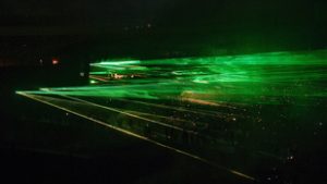 Börtönbüntetést is kaphat, aki nem megfelelően használja a karácsonyi lézerfényeket