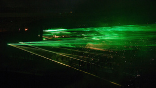 Börtönbüntetést is kaphat, aki nem megfelelően használja a karácsonyi lézerfényeket