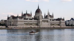 Megkérdeztük a kormányt, mennyire lehet komolyan venni a költségvetéseket