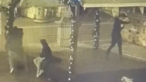 Fiatalok rombolták szét a szegedi karácsonyi vásár színpadjának díszletét