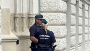 Hadházy Ákos: Rendőrök helyett határvadászok őrzik a Belügyminisztériumot