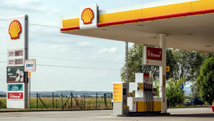 Bekövetkezett az autósok rémálma az M7-esen, erre számíthatnak a peches sofőrök, akik benzin helyet vizet kaptak