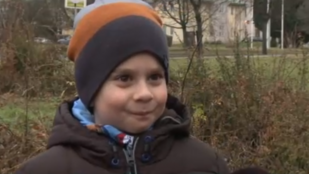 „Na, szia, mentő!” – nyilatkozott a hős kisfiú, aki megmentette édesanyja életét