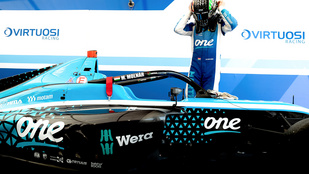 Párbaj a pályán: Nagy Beni youtuberrel csapott össze a magyar autósport fiatal tehetsége