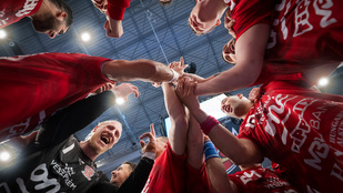 Kapustól a gólkirályig: különleges kihívásokban bizonyítottak a veszprémi kézilabda-sztárok - Trükkökben is bizonyítottak a One Veszprém ászai