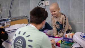 Karácsonyi csoda a kórteremben – így teszik szebbé az ünnepet a beteg gyermekeknek