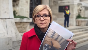 Bejutott az országgyűlési képviselő a Szőlő utcai titkos szobába, fotókat is készített