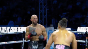 Andrew Tate kikapott élete első bokszmeccsén, csúnyán megverték a nőgyűlölő influenszert