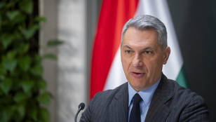 Lázár János üzent a demonstráló kamionosoknak: A legolcsóbb út a fuvarozóknak jó, a lakosoknak maga a pokol