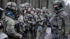 Egymillió fős hadsereg felállítására készül Oroszország NATO-szomszédja, az időseket is felfegyverzik