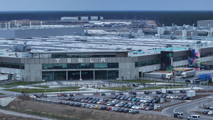 Akár 120 ezer Tesla-vásárló is visszakaphatja a pénzét egy apró baki miatt