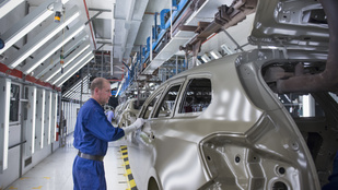 Tömeges létszámleépítés és bezárás sújtja a nagyváradi és borosjenői autógyárakat