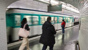 Késes támadás történt a párizsi metróban, több nő is megsérült