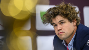 A sakkfenomén újabb botrányát szédületes nyerő szériával feledtette