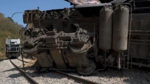 Tragédia Mexikóban, kisiklott az óceánokat összekötő vonat