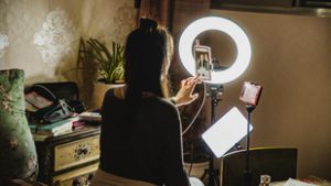 Nappal is munka, este is munka, mégsem elég – így dolgozik ma a fél világ